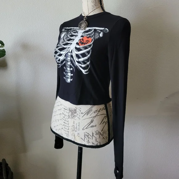 *SOLD* Social Collision Pumpkin Heart crop top - Picture 4 of 8